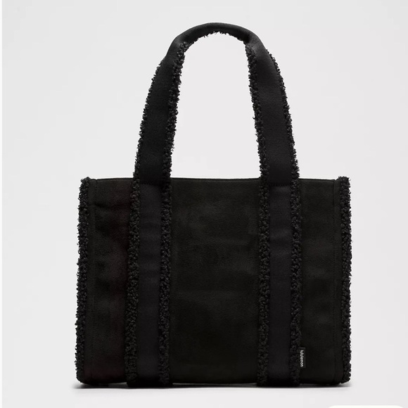 Boxy Tote Bag 10L *Faux Shearling Trims | Bags | Lululemon EU Lululemon Black Boxy Tote Faux Shearling Trim Bag O/S